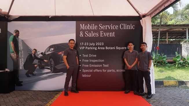 Dalam layanan servis Mercedes-Benz ini antara lain konsumen bisa mendapatkan sesi konsultasi dengan Technical Expert Mercedes-Benz Indonesia (akhir pekan: Jumat hingga Minggu), sesi konsultasi dengan pakar ban dari Michelin (Rabu, Jumat dan Minggu), serta pemeriksaan umum kendaraan dan uji emisi gratis [PT MBDIna].