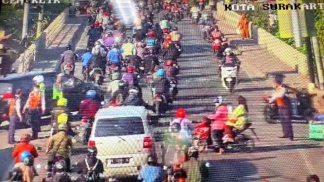 Hari Pertama Sekolah, Warga Solo Langsung Diadang Kemacetan Parah