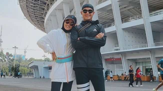  Gaya Artis Berhijab saat Olahraga (Instagram/@ichasoebandono)