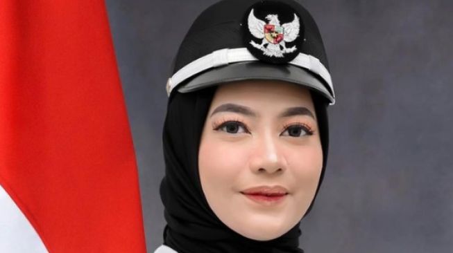 Profil Indah Aprianti, Ibu Kades Muda Cantik Lulusan UI