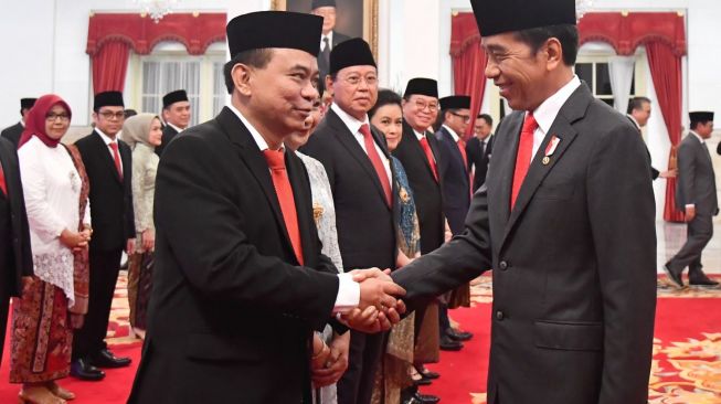 Jokowi tunjuk mantan relawan pendukung jadi pengganti Johnny Plate