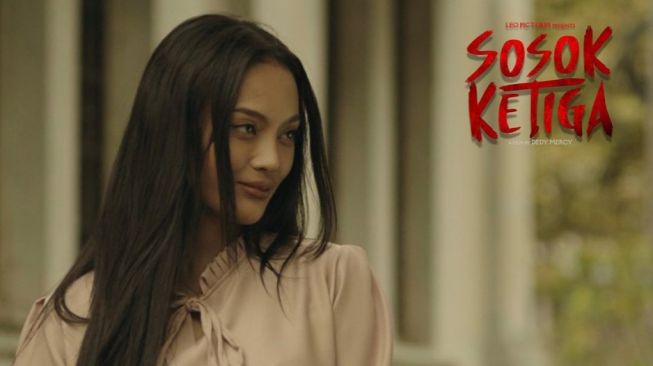 Potret Erika Carlina dalam film Sosok Ketiga (instagram/sosokketigamovie)