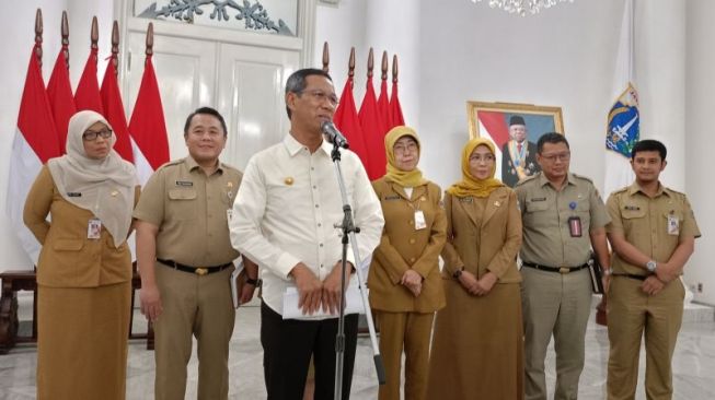 Sebut Pemprov DKI Tak Bisa Sendirian Atasi Kemiskinan, Heru Budi: Pempus Juga Harus Bantu