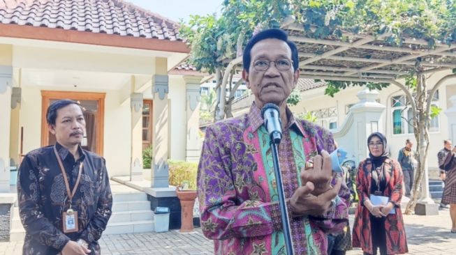 Ade Armando 'Senggol' Kesultanan Jogja, Sultan HB X: Kalau Dianggap Dinasti Politik, Diubah Saja UUD