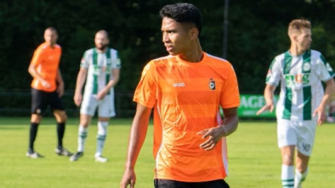 Marselino Ferdinan saat melawan FC groningen (Instagram/kmskdeinze)