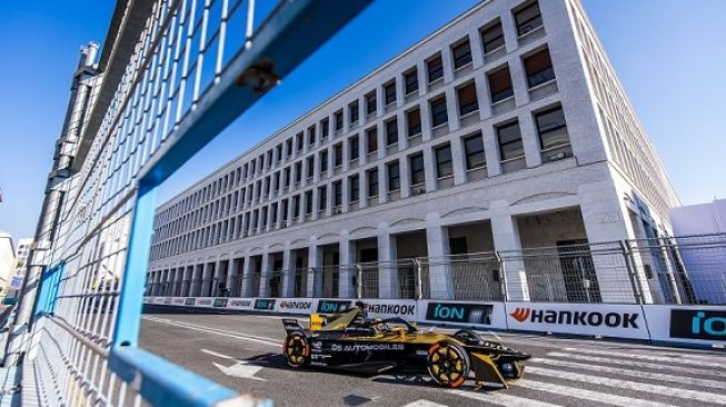 Di Rome E-Prix 2023, ban Hankook iON Race diuji di bawah cuaca ekstrem heatwave di musim panas Belahan Bumi Utara (BBU)   [Hankook Indonesia].