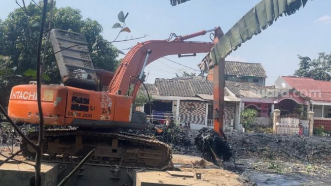 Dua Tahun Mengendap, Tumpukan Sampah di Tambun Selatan Akhirnya Dikeruk tapi Tak Langsung Dibuang, Warga Mengeluh