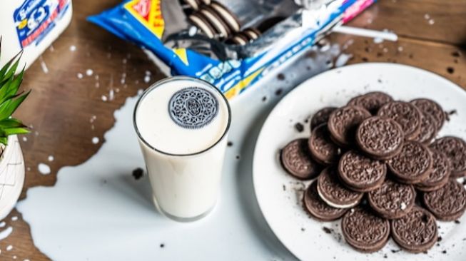 Oreo - Ilustrasi apa itu biskuit tiga cara MPLS. (Unsplash/Hybrid Storytellers)