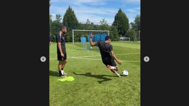 Gol Berkelas Tendangan Bebas Marselino Ferdinan di Sesi Latihan Bareng KMSK Deinze, Ini Videonya