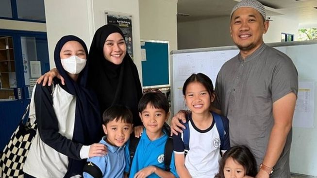 Potret Anak Artis Masuk Sekolah Hari Pertama (Instagram/@zaskiadyamecca)