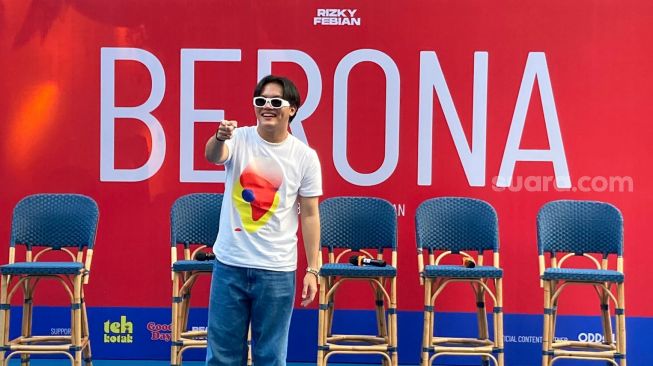 Rizky Febian di acara rilis album Berona di kawasan SCBD, Jakarta Selatan, Jumat (21/7/2023). [Adiyoga Priyambodo/Suara.com]