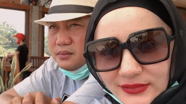 Aziz Gagap dan istri keduanya, Dewi Keke.  (Instagram/@dewi_keke22)