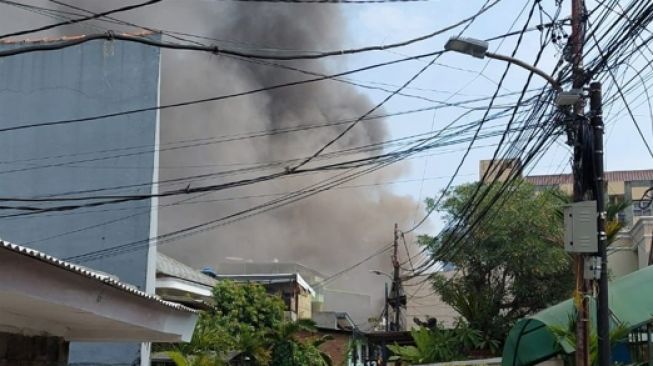 Rumah di Pemukiman Padat Penduduk Kebakaran Saat Jumatan, 23 Mobil Damkar Dikerahkan