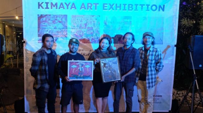 Pembukaan Art Exhibition Antara Kita “Indah” yang diselenggarakan Kimaya Sudirman Yogyakarta by Harris dengan menggandeng empat seniman lokal, Kamis (20/7/2023). (Dok.Istimewa)