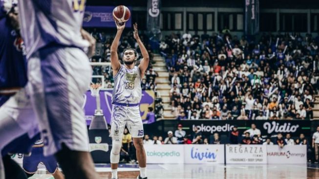 Reza Guntara Terpilih sebagai MVP Final IBL 2023