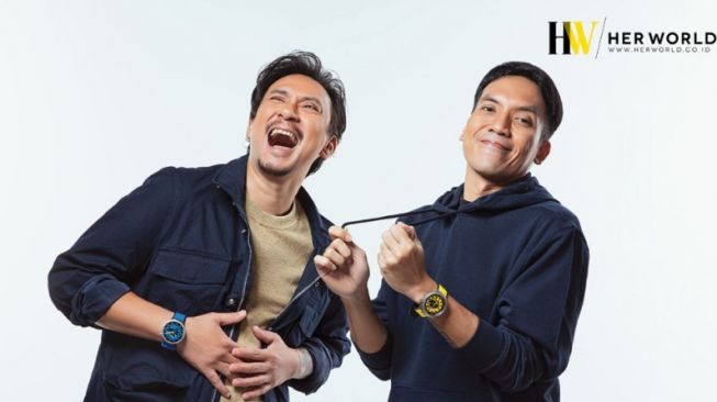 Potret Vincent dan Desta Jadi Cover Majalah (herworld.co.id)