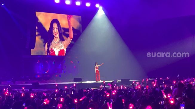 Taeyeon SNSD Terharu Dengar Fans Kompak Nyanyikan Lagunya di Konser The Odd of Love in Jakarta