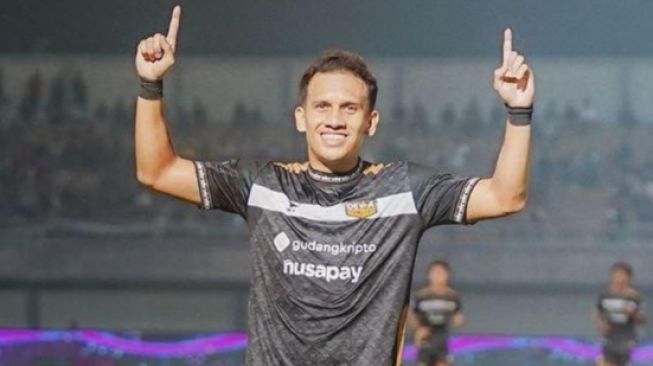 Egy Maulana Vikri merayakan gol untuk Dewa United. (Instagram/dewaunitedfc)