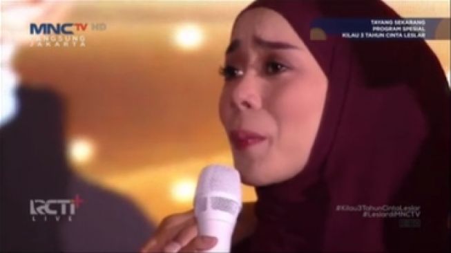 Lesti Kejora nangis bercerita tentang lagu ArsyMu persembahan Rizky Billar untuknya. (TikTok)