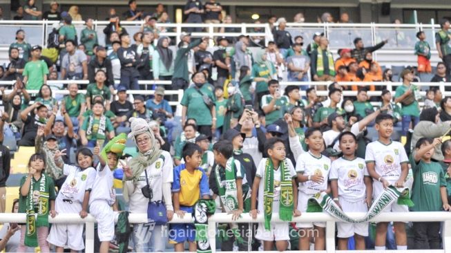 Persebaya Surabaya Jadi Pelopor Tribun Khusus Keluarga di Stadion