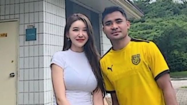 Pepet Bareng Gadis Cantik Korea Selatan, Asnawi Mangkualam Langsung Kena 'Tegur' Marselino Ferdinan