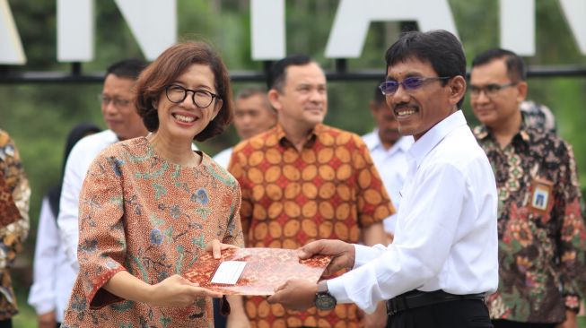 Astra melalui Michael D. Ruslim mengakselerasi pendidikan di daerah Serambi Ibu Kota Negara Nusantara. (Dok: Astra) 