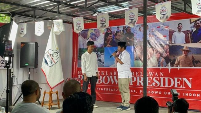 Tampilkan Teatrikal 'Jokowi-Prabowo Bestie', Relawan AMPERA Yakin Cuma Prabowo yang Bakal Lanjutkan Program Jokowi