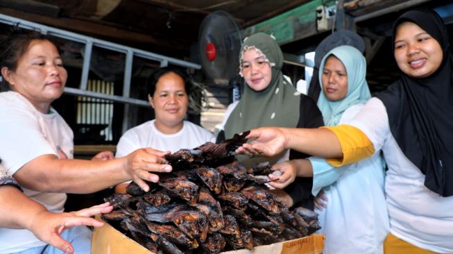 Jaga Ekosistem Sungai, KNP Sumsel Beri Edukasi dan Aksi Nyata Untuk Masyarakat Pesisir