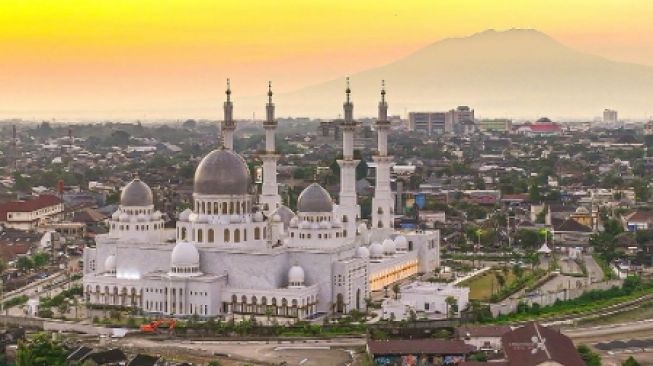 Pelaku Penipuan Katering Takjil di Masjid Raya Sheikh Zayed Tertangkap, Bermula dari Masalah Nyeleneh