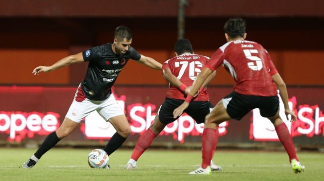 Persis Solo kalah dramatis, 3-4 saat dijamu Madura United dalam lanjutan ke-4 BRI Liga 1 2023/24 di Stadion Gelora Madura Ratu Pamelingan, Pamekasan, Minggu (23/7/2023) malam. [PT LIB]