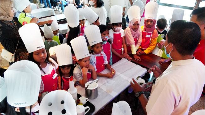 Rayakan Hari Anak Nasional 2023, Swiss-belboutique Yogyakarta Gelar Fun Cooking With Bernie