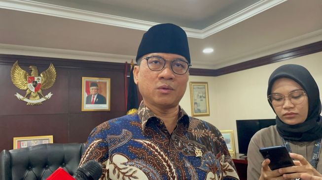 Yandri Susanto Ancam Pecat Kader Berkhianat di Hadapan Delapan Paslon Pilkada se-Banten