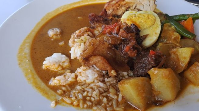 Tak Perlu Nyari ke Penang, Nasi Kandar Jadi Menu Makan Siang di Hotel Santika Batam