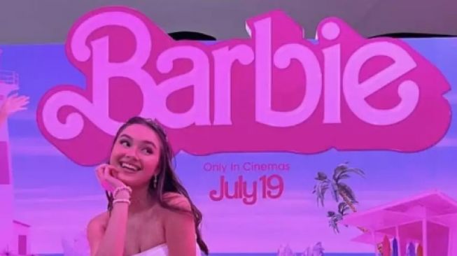 8 Artis Dandan Seperti  Barbie, Siapa yang Paling Mirip?