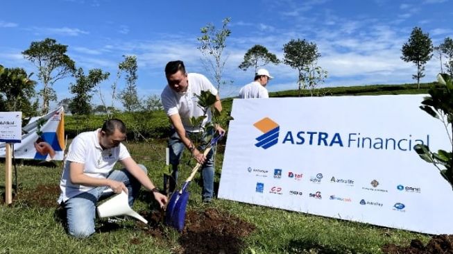 Kurangi Dampak Iklim, Maucash Dukung Program "Tanam Pohon Bersama Astra Financial"