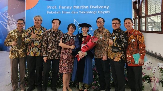 Konsisten Meneliti Pisang, Penerima Indofood Riset Nugraha Dikukuhkan Sebagai Guru Besar ITB