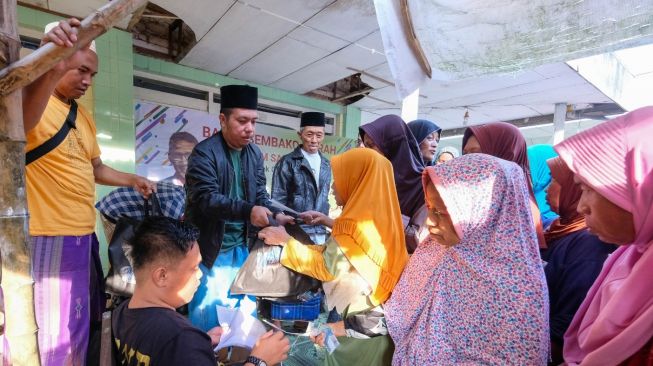 Program Sembako Murah Dari Relawan Sandiaga Uno Bantu Masyarakat Madura