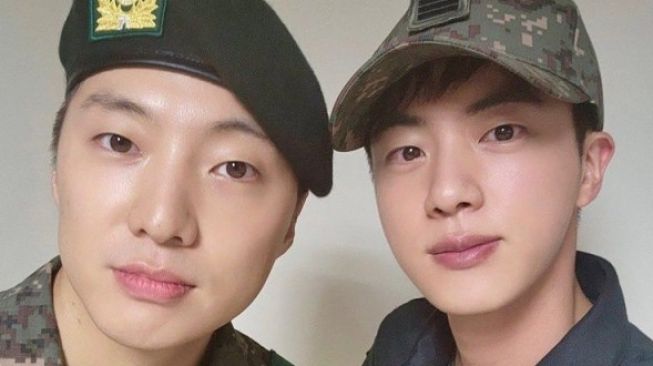 Foto Bareng saat Wamil, Jin BTS Ungkap Kekagumannya pada Seungyoon WINNER