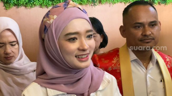 Hadiri Sidang Cerai, Inara Rusli Semringah Bawa Sejumlah Bukti