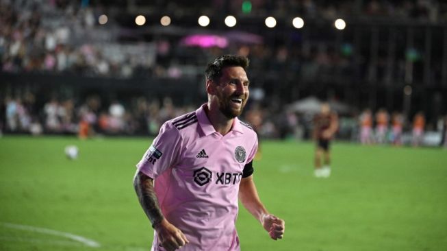 Penyerang Inter Miami asal Argentina, Lionel Messi berlari selama pertandingan sepak bola Piala Liga antara Inter Miami vs Atlanta United FC di Stadion DRV PNK di Fort Lauderdale, Florida, pada 25 Juli 2023.GIORGIO VIERA / AFP.