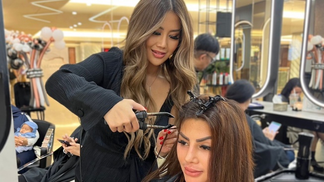 Bikin Rambut Lebih Panjang Alami, Hair Extention Jenis Ini Sedang Booming dan Minati Selebriti