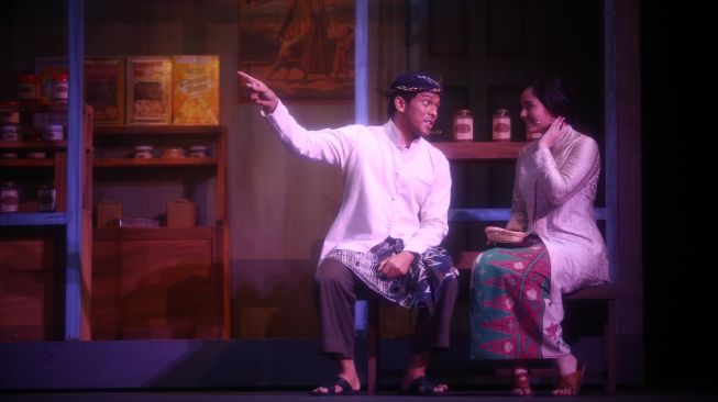 Potongan adegan pertunjukan lakon teater Ariyah Dari Jembatan Ancol [Image Dynamics]