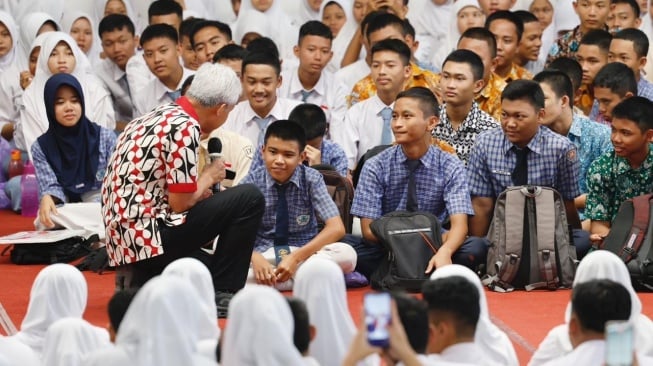 Mudahkan Akses Pendidikan, Ganjar Bangun Sekolah Gratis di Daerah Terpencil