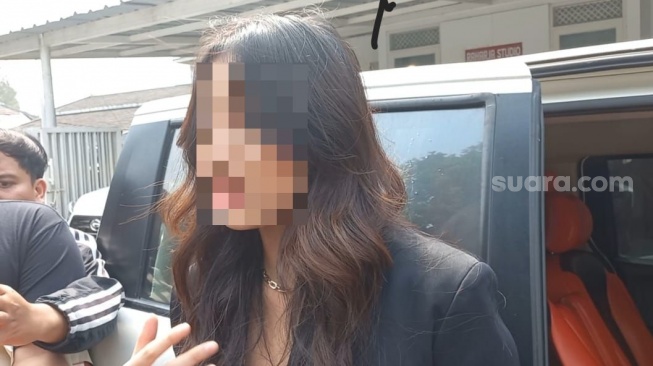 Anak Pinkan Mambo Bongkar Aksi Pelecehan Seksual Ayah Tiri: Nyuruh ke Kamar, Buka Celana