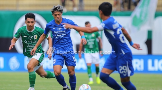 Pemain PSIS Semarang, Alfeandra Dewangga (tengah). [dok. LIB]