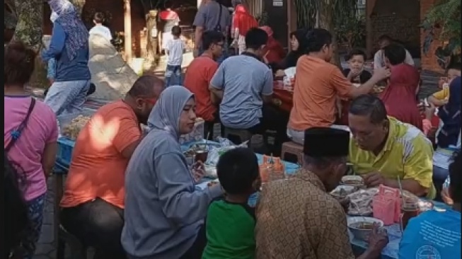 Suasana soto sawah Mbak Tutik Kota Semarang. [TikTok]