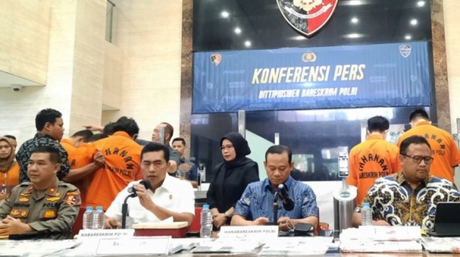 Rugikan Negara Rp 353 M, Bareskrim Tetapkan ASN Kemenperin dan Bea Cukai Tersangka Kasus Pendaftaran IMEI Ilegal