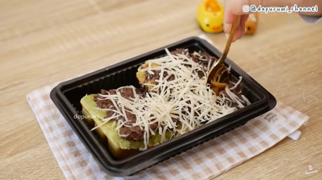 Sajian kue pancong lumer (YouTube/Dapur Umi)
