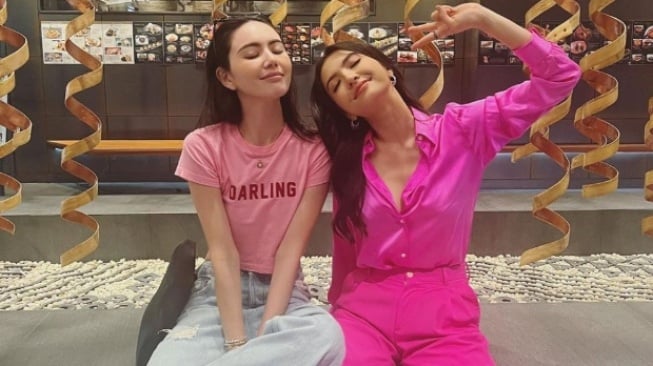 Serba Pink, Intip 8 Potret Raline Shah Nonton Film Barbie Bareng Davikah Hoorne di Thailand