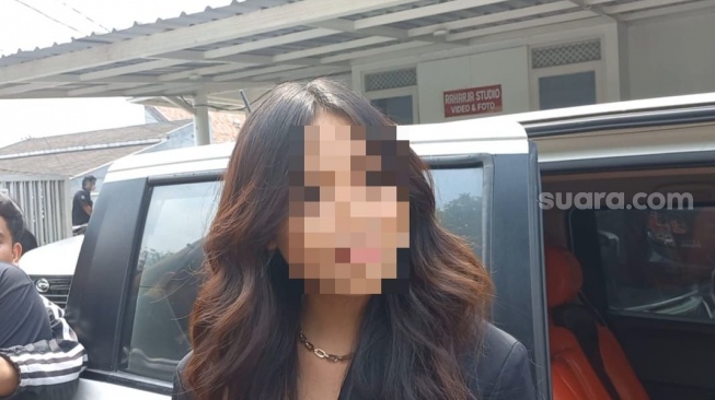 MA, Putri Pinkan Mambo Ceritakan Kelakuan Ayah Tirinya: Aku Punya Bukti Foto